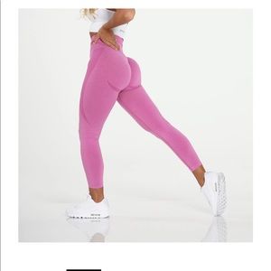 Bubblegum pink seamless contour leggings NVGTN size large